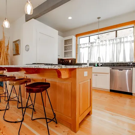 The Gardens Of Barons Creek Unit B Apartment
